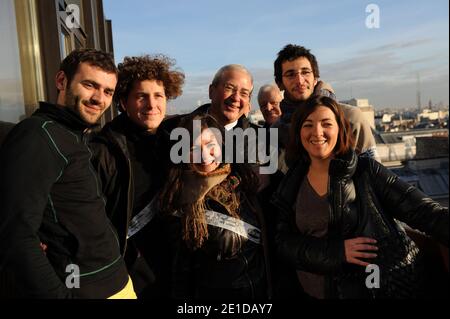 Les mémoires du collectif Jeudi Noir Julien Bayou, Simon Cottin-Marx, Ophelie, Jean-Paul Huchon, Président socialiste du conseil régional d'Ile-de-France et Laurianne Deniaud, Presidente du MJS (mouvement des jeunes Socialistes) Vénus soutenir le collectif Jeutif Noir d'un collectif, membre Simon collectif Pendentif l'occupation par collectif Jeudi Noir d'un immeuble au 22 avenue Matignon appartenant a AXA a Paris, France le 10 janvier 2011. Photo Pierre Meunière/ABACAPRESS.COM Banque D'Images