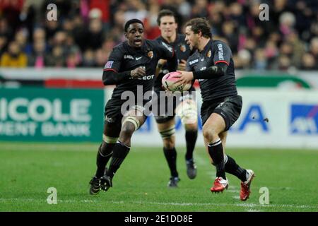 Heymans Cedric et Yannick Nyanga de Stade Toulousain lors du match de rugby Top 14, Stade Francais contre Stade Toulousain, au Stade de France, St-Denis, France, le 8 janvier 2011. Le Stade Francais a gagné 31-3. Photo de Henri Szwarc/ABACAPRESS.COM Banque D'Images