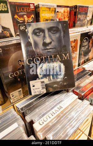 Barnes & Noble Booksellers DVD Display, New York, États-Unis Banque D'Images