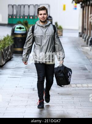 Sonny Jay vu au départ de Global radio Studios à Londres. Banque D'Images