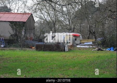 Photo de la caravane de Tony Meilhon.Laetitia Perrais, la jeune femme de 18 ans, portée dénigue près de Pornic (Loire-Atlantique) depuis mercredi reste introutuable. Après 48 heures de garde à vue, Tony Meilhon, principal suspect dans cette dénigrée un donc été «mis en examen pour l'entraînement et l'entraînement. Pornic, France le 22 janvier 2011. Photo de Mousse/ABACAPRESS.COM Banque D'Images