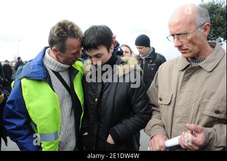 Franck Perrais, Gilles Patron et Jessica Perrais, soeur jumelle de Laetitia, cors d'une marche organisee en mémoire de Laetitia Perrais a Pornic, France, le 24 janvier 2011. Photo de Mousse/ABACAPRESS.COM Banque D'Images