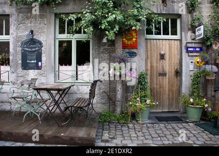 Un hôtel et un restaurant à Durbuy, qui prétend être la plus petite ville de Belgique. Banque D'Images