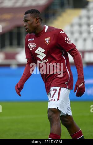 Turin, Italie. 06e janvier 2021. Wilfred Singo du FC Torino déception lors de la série UN match de football entre le FC Torino et le FC Hellas Verona au Stadio Olimpico Grande Torino le 6 janvier 2021 à Turin, Italie. Les stades sportifs autour de l'Italie restent soumis à des restrictions strictes en raison de la pandémie du coronavirus, car les lois de distanciation sociale du gouvernement interdisent aux fans à l'intérieur des lieux, ce qui entraîne des jeux à huis clos (photo d'Alberto Gandolfo/Pacific Press) Credit: Pacific Press Media production Corp./Alay Live News Banque D'Images