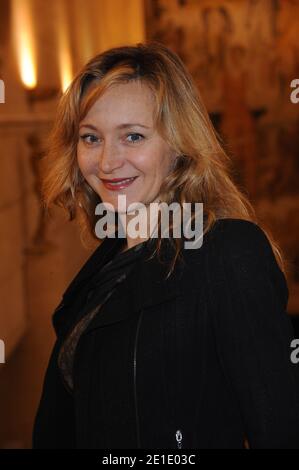 Julie Ferrier présente la collection haute-Couture Printemps-été 2011 de la designer libanaise Elie Saab au Théâtre National de Chaillot lors de la semaine de la mode des femmes à Paris, le 26 janvier 2011. Photo de Mousse/ABACAPRESS.COM Banque D'Images