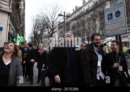 Dominique de Villepin, ancien Premier ministre et président du parti politique de la République solidaire, est photographié lorsqu'il visite la ville de Grenoble, en France, le 28 janvier 2011. Photo de Stephane Lemouton/ABACAPRESS.COM Banque D'Images