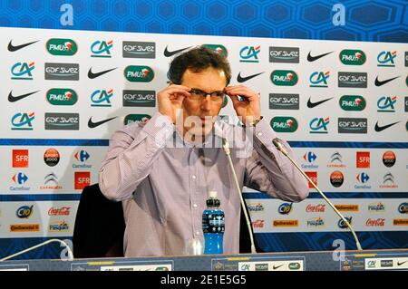 Laurent blanc, entraîneur de l'équipe nationale de football de France, lors d'une conférence de presse au siège de la Fédération française de football (FFF) à Paris, en France, le 3 février 2011. Blanc a dévoilé la liste des joueurs qu'il a sélectionnés pour le match contre le Brésil le 3 février. Photo de Thierry Plessis/ABACAPRESS.COM Banque D'Images