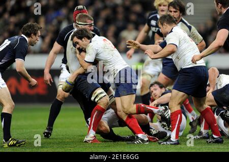 Morgan Parra et Imanol Harinordoquy en France lors du tournoi de rugby RBS 6 Nations , France contre Ecosse, à St-Denis, France, le 5 février 2011. La France a gagné 34-21. Photo de Henri Szwarc/ABACAPRESS.COM Banque D'Images