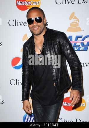 Lenny Kravitz arrive au Gala & Salute 2011 avant GRAMMY pour rendre hommage à David Geffen à l'hôtel Beverly Hilton de Los Angeles, CA, Etats-Unis, le 12 février 2011. Photo de Lionel Hahn/ABACAPRESS.COM Banque D'Images