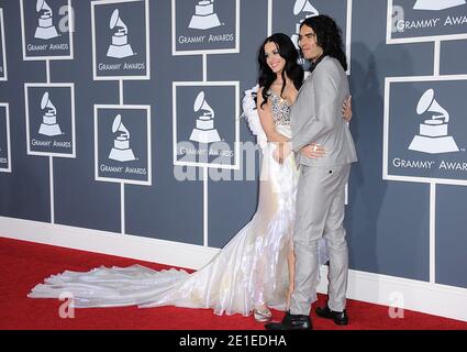 Katy Perry et Russell Brand arrivent au 53e Grammy Awards annuels, qui s'est tenu au Staples Center de Los Angeles, en Californie, le 13 février 2011. Photo de Lionel Hahn/ABACAPRESS.COM Banque D'Images