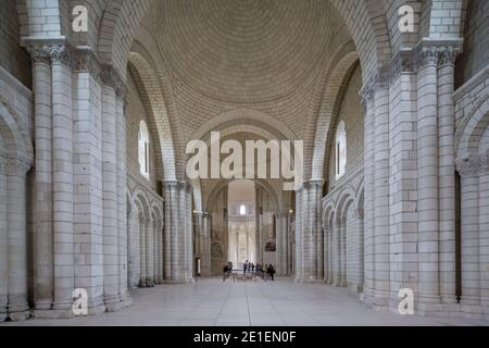 Fontevraud, France 10 mai 2013 : vue intérieure de la nef de l'abbaye de Fontevraud Banque D'Images