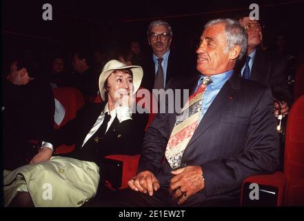 Photo du dossier datée du 1995 mars d'Annie Girardot, Daniel Toscan du Plantier et Jean-Paul Belmondo. Photo de Mousse/ABACAPRESS.COM Banque D'Images