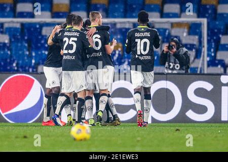 L'attaquant français de Spezia, M Bala Nzola, célèbre après avoir marquant un but avec son équipe lors du match de football série A SSC Napoli vs Spezia Calcio. Spezia Calcio a gagné 2-1 Banque D'Images