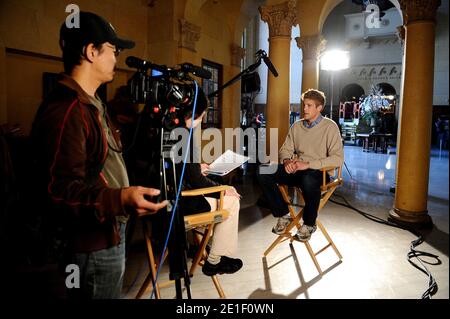 « William » Nico Evers-Swindell sur le set de « William & Kate » de Lifetime. Le film devait être projeté la semaine avant les nuptials du couple du 29 avril. Los Angeles, Californie, le 3 mars 2011. Photo de Lionel Hahn/AbacaUsa.com Banque D'Images