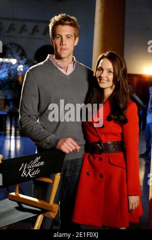 « William » Nico Evers-Swindell et « Kate » Camilla Luddington sur le set de « William & Kate » de Lifetime. Le film devait être projeté la semaine avant les nuptials du couple du 29 avril. Los Angeles, Californie, le 3 mars 2011. Photo de Lionel Hahn/AbacaUsa.com Banque D'Images