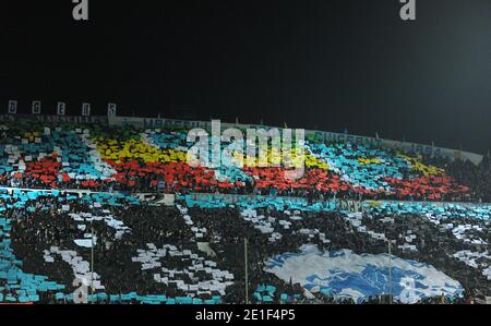 Fans et supporters d'OM lors du match de football de la première Ligue française, Olympique de Marseille contre OSC de Lille au stade Velodrome de Ma rseille, France, le 6 mars 2011. Lille a gagné 2-1. Photo de Christian Liewig/ABACAPRESS.COM Banque D'Images