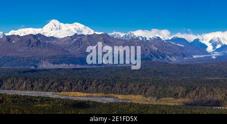 Alaska Range et Mt. Denali vu de K'esugi Ridge Trail, parc national Denali, Matanuska-Susitna Borough, centre-sud de l'Alaska, Alaska, ÉTATS-UNIS Banque D'Images