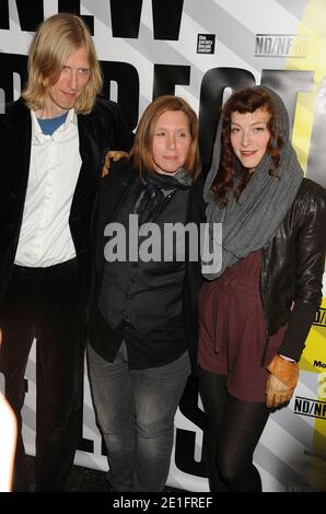 Membres du groupe de trous L-R: Eric Erlandson, Patty Schemel et Melissa auf der Maur participant à la première du documentaire de P. David Ebersole 'HIT So Hard' tenu au Museum of Modern Art de New York City, NY, USA, le 28 mars 2011. Photo par Graylock/ABACAPRESS.COM Banque D'Images