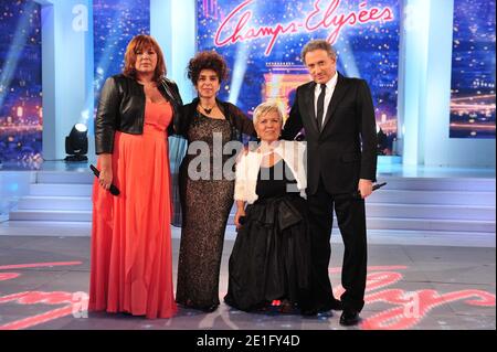 Michele Bernier, Isabelle de Botton, Mimie Mathy, Michel Drucker lors de l'enregistrement de l'émission champs Elysées, Paris, France, mars 2011. Photo Max Colin/ABACAPRESS.COM Banque D'Images