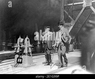 Lord-Pirrie-et-Bruce-Ismay-inspectant-Titanic. Banque D'Images