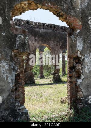 Ruines d'Antiguo Cafetal l'une des plus anciennes fermes de café de Cuba, près d'Angerona, Cuba. Banque D'Images