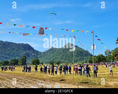 AN GIANG, VIETNAM - 28 NOVEMBRE 2020 : un festival traditionnel de course de boeuf. Banque D'Images