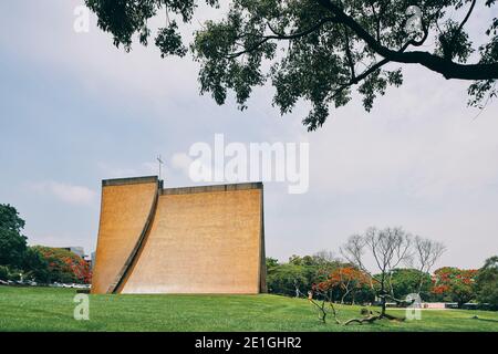 Vue extérieure de la chapelle Luce Memorial à Xitun, Taichung, Taïwan, sur le campus de l'Université Tunghai par l'architecte I. M. PEI. Banque D'Images