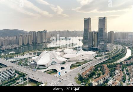 Vue aérienne du Centre international de culture et d'art Changsha Meixihu, à côté du lac Meixi, Changsha, province de Hunan, Chine. Banque D'Images