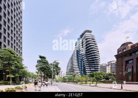 Vue extérieure de la tour Tao Zhu Yin Yuan ou du jardin Agora, une tour résidentielle durable en forme de double hélice à Taipei, Taïwan. Banque D'Images