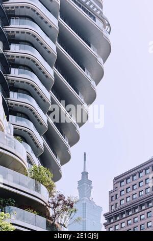 Vue extérieure de la tour Tao Zhu Yin Yuan ou du jardin Agora, une tour résidentielle durable en forme de double hélice à Taipei, Taïwan. Banque D'Images