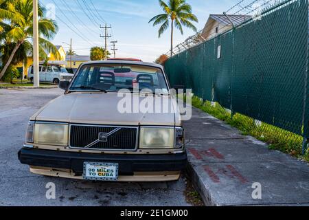 Volvo avec plaque d'immatriculation '90 miles to Cuba' à Key West, Floride Banque D'Images