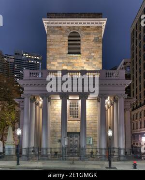 King's Chapel la nuit, terminée en 1754 à Boston, Massachusetts, États-Unis. Banque D'Images