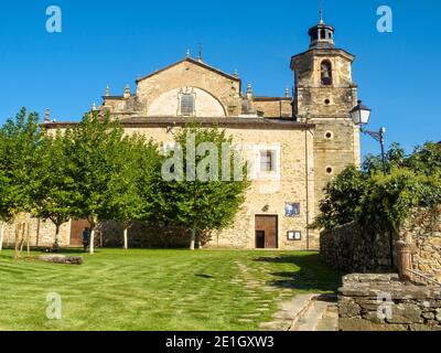 L'église Sainte Marie (la Colegiata de Santa Maria de Cluny) est un exemple de l'architecture bercienne du XVIe siècle - Villafrance del Bierzo, Espagne Banque D'Images