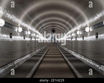 Alter Elbtunnel Old Elbe tunnel métro souterrain reliant central Hambourg avec Sankt St Pauli sous l'Elbe Allemagne Europe Banque D'Images