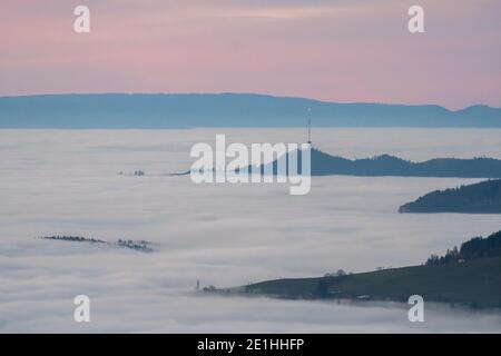 mer de brouillard dans les vallées d'Emmental et plus Le Berner Mittelland Banque D'Images