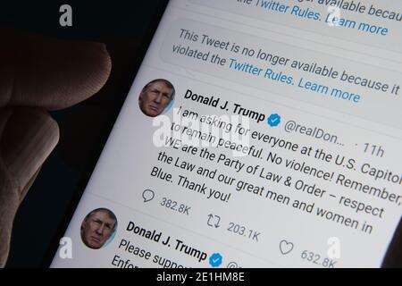 Les déclarations Facebook de Donald Trump sont affichées à l'écran. Et les publications sur le Capitole ont supprimé Facebook. Le dernier post avant la désactivation de son compte. Banque D'Images