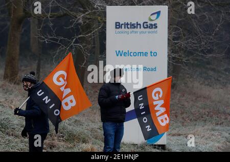 Leicester, Leicestershire, Royaume-Uni. 7 janvier 2021. Un ouvrier du gaz britannique se trouve sur une ligne de piquetage à l'entrée des travaux et du musée du gaz de Leicester au début d'une grève de cinq jours sur de nouveaux contrats. Credit Darren Staples/Alay Live News. Banque D'Images