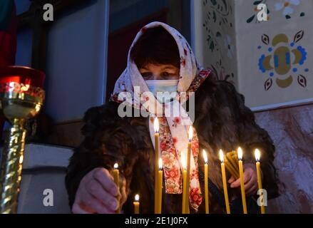 Olomouc, République tchèque. 07 janvier 2021. Liturgie orthodoxe de Noël dans l'église orthodoxe de St. Gorazd à Olomouc, République Tchèque dans la nuit de janvier 6 - 7, 2021. La liturgie orthodoxe de Noël est une analogie avec la messe catholique de minuit. Crédit : Ludek Perina/CTK photo/Alay Live News Banque D'Images