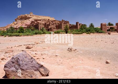 Aït Benhaddou, un highrem historique ou ksar (village fortifié) le long de l'ancienne route de caravane entre le Sahara et Marrakech dans le Maroc actuel. Banque D'Images