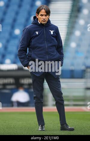 Simone Inzaghi entraîneur en chef du Latium regarde les joueurs pendant l'échauffement avant le championnat italien Serie UN match de football entre SS Lazio et ACF Fiorentina le 6 janvier 2021 au Stadio Olimpico à Rome, Italie - photo Federico Proietti / DPPI / LM Banque D'Images