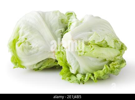 Le letuce frais de l'iceberg est isolé sur fond blanc avec le chemin d'écrêtage Banque D'Images