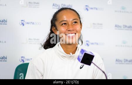 Abu Dhabi, Émirats arabes Unis. 6 janvier 2021. Leylah Fernandez du Canada parle aux médias après le premier tour du tournoi Open WTA 2021 de tennis féminin à Abu Dhabi WTA 500 le 6 janvier 2021 à Abu Dhabi, Émirats arabes Unis - photo Rob Prange / Espagne DPPI / DPPI / LM crédit: Paola Benini / Alay Live News Banque D'Images