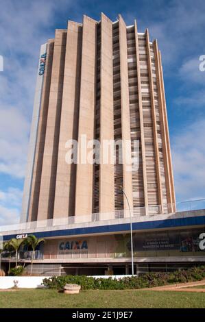 BRASILIA, BRÉSIL - 6 JUIN 2015 : immeuble fédéral Caixa Economica. C'est la quatrième plus grande banque du Brésil en termes d'actifs et l'une des plus grandes en latin. Banque D'Images
