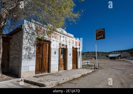 Ore House Saloon, construit en 1864 à Ione, Shoshone Montagnes, Nevada, USA Banque D'Images