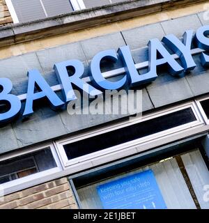 Leatherhead Surrey, Londres, Royaume-Uni janvier 07 2021, High Street Branch of Barclays Banks with No People Banque D'Images