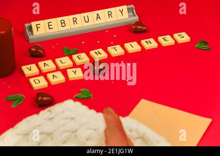 Saint-Valentin, février concept fond plat, concept de vacances, lettres et mots sur cubes, photo Banque D'Images