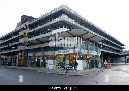 Manchester, Royaume-Uni, 7 janvier 2021. Chorlton Street Coach Station à Manchester est vu après que National Express a annoncé qu'il suspendrait l'ensemble de son réseau de services d'autocars à travers le Royaume-Uni à partir de lundi en raison des dernières restrictions de voyage Covid-19, Manchester, Royaume-Uni. Crédit : Jon Super/Alay Live News. Banque D'Images