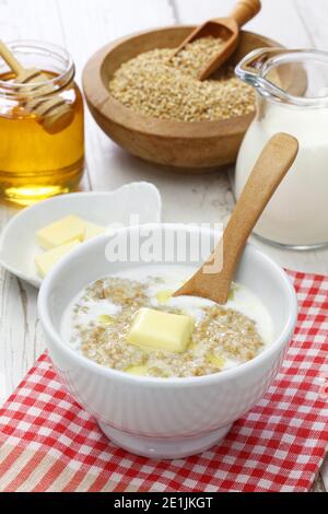 Porridge écossais traditionnel, petit déjeuner sain Banque D'Images