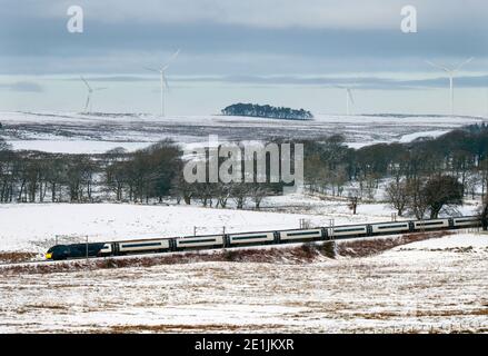 Avanti West Coast Class 390 train Penolinos en direction du sud à travers South Lanarkshire, Écosse, Royaume-Uni. Banque D'Images