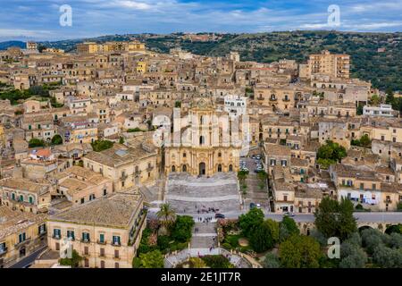 Duomo de San Giorgio à Modica, bel exemple de l'art baroque sicilien Sicile, sud de l'Italie. Modica (province de Ragusa), vue sur la ville baroque. SICI Banque D'Images